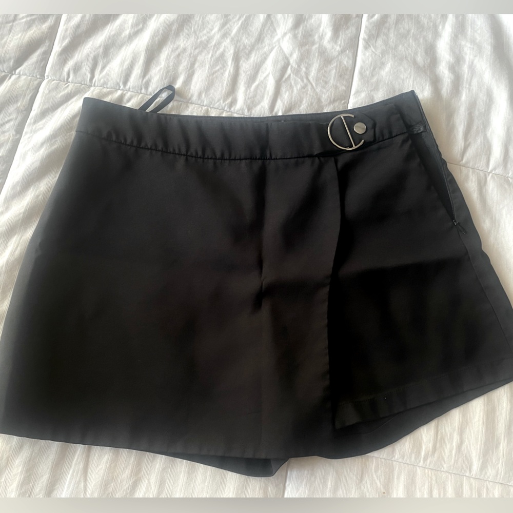 Black Short-Skirt , skorts, size 6, sexy and comfy